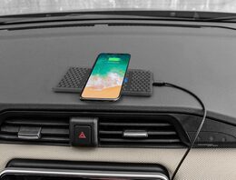 Indukční nabíječka telefonů s protiskluzovou podložkou