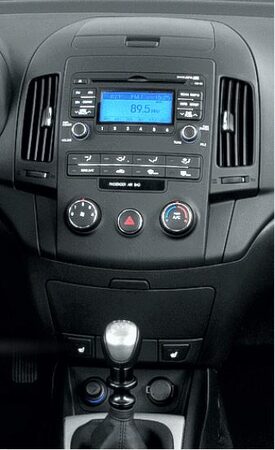 Redukce pro 9" autorádio Hyundai i30 2008-2011 s manuální klimatizací