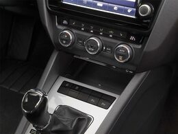 Qi indukční INBAY nabíječka telefonů Škoda Octavia 3