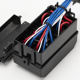 Reléový a pojistkový box 6 / 6, osazený