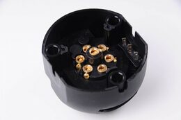 Zásuvka  7P 12 V plast JAEGER s mikrospínačem+ těsnění boční vývod pravý