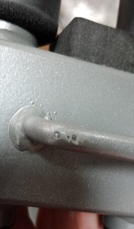 Nosič lyží na tažné zařízení BUZZ SKI RACK - lehké oděrky