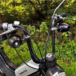 Zvukový systém na motocykl, skútr, ATV s FM, USB, BT, barva černá
