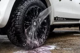 Silný čistič kol Auto Finesse Reactive Wheel Cleaner 1000 lm