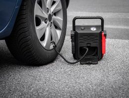 Startovací zdroj s kompresorem APA, USB a LED 12V / 220V, 600A