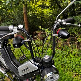 Zvukový systém na motocykl, skútr, ATV s FM, USB, BT, barva červená/černá