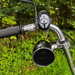 Zvukový systém na motocykl, skútr, ATV s USB, BT, 2 x dálkové ovládání, barva chrom