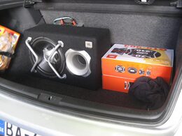 Subwoofer v boxu JBL GT5-1204BR
