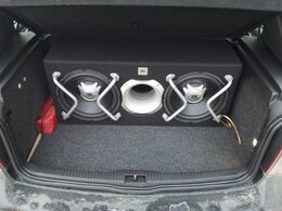 Subwoofer v boxu JBL GT5-2402BR