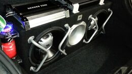 Subwoofer v boxu JBL GT5-2402BR