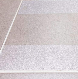 Protiskluzový transparentní samolepící nášlap Aquasafe