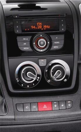 2DIN/1DIN redukce pro Fiat Ducato 11-15, Citroën Jumper 11-15, Peugeot Boxer 11-15 s OEM r