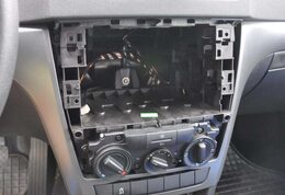 2ISO Škoda Oct. Fabia 2007-, Yeti 09-, Roomster, Superb,VW Golf V 03-, Touran 03-, Passat