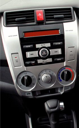 2DIN redukce pro Honda City 2008-2013 auta s manuální klimatizací