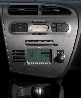 ISO redukce pro Seat Leon 05/2005-2009 tmavě šedý