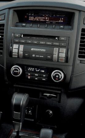 2DIN redukce pro Mitsubishi Pajero IV 2006-2014
