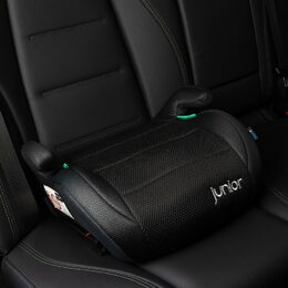 Podsedák do auta Junior MAX PLUS 15-36kg, černý s ISO FIX