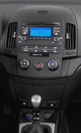 2DIN redukce pro Hyundai i30 2008-2011 s manuální klimatizací
