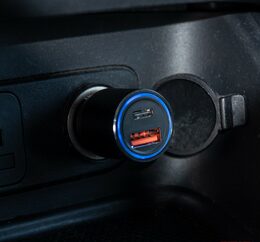 Hliníková nabíječka do auta USB-C+USB 38W 12/24V