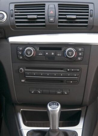 Redukce pro 9" autorádio BMW 1 (2007-2013) s automatickou klimatizací