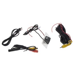 Kamera PAL/NTSC do vozu VW Touareg, Škoda Yeti, Fabia, Superb I, Passat 01-05