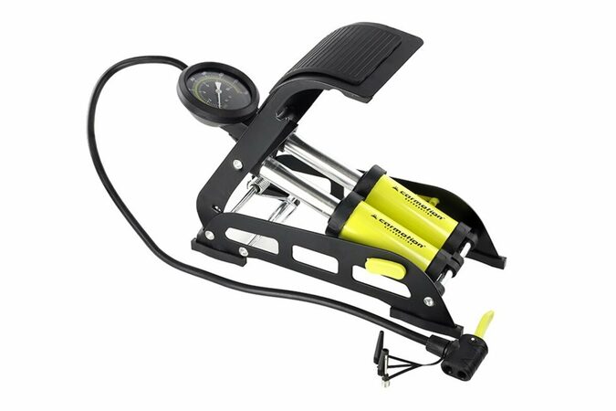 Hustilka nožní dvoupístová s manometrem, 11 BAR/160 PSI, Carmotion