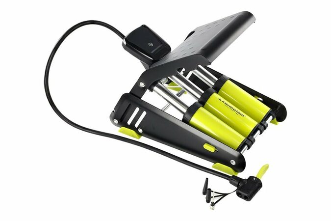 Hustilka nožní třípístová s manometrem, 8 BAR/120 PSI, Carmotion