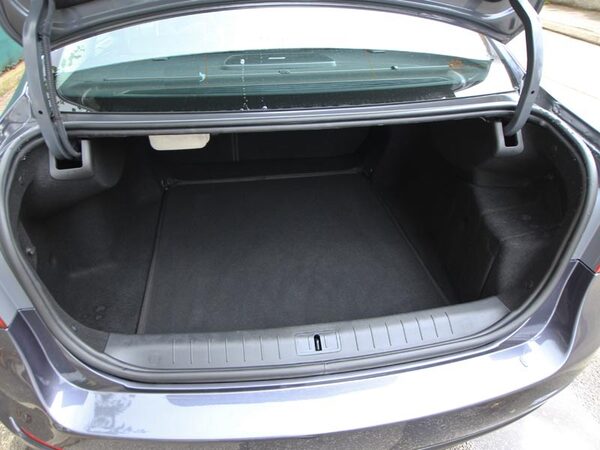 Vana do kufru RENAULT Latitude Sedan 2011->