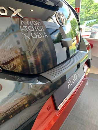 Nášlap kufru Toyota Aygo X r.v. 2022->