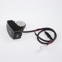 USB/USB-C nabíječka s voltmetrem na motocykl