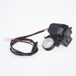 2x USB nabíječka s voltmetrem na motocykl, zelený displej