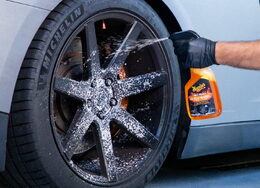 Neutrální pH čistič černých kol - Meguiars Hot Rims Black Wheel Cleaner, 709ml