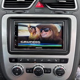 GRUNDIG 2DIN DAB+ / FM autorádio / 6,8" displej / USB / Bluetooth / Apple CarPlay / Androi