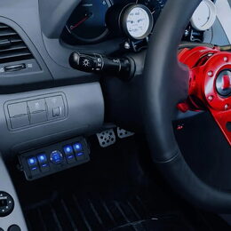 Panel s 4x spínači Rocker, voltmetr + 2x USB zásuvka, 12/24V