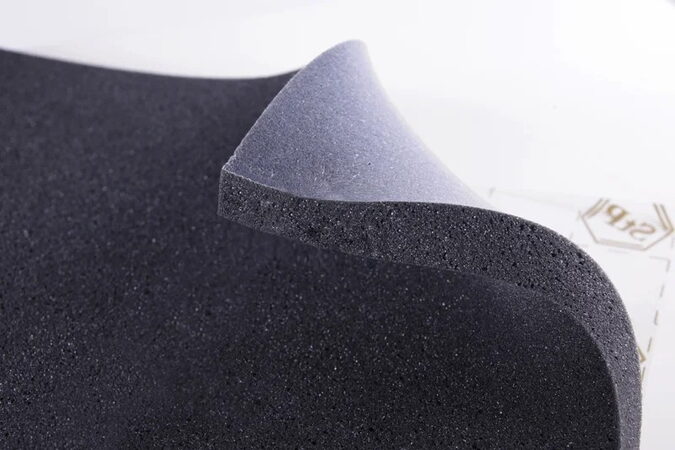 Zvukově izolační a tlumící materiál STP BIPLAST 25 - 37,5 x 50 x 2,5 cm - 1ks