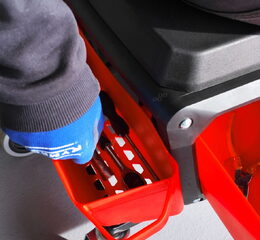 Dílenská židle na kolečkách s úložným prostorem na nářadí 150 kg