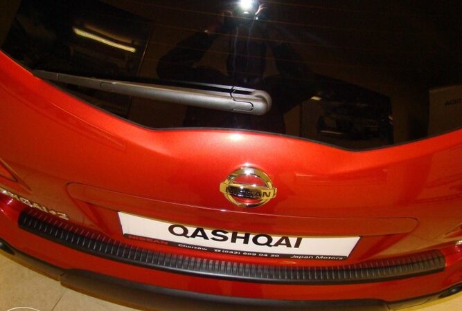 Nášlap kufru Nissan Qashqai+2 I r.v. 2009-2013