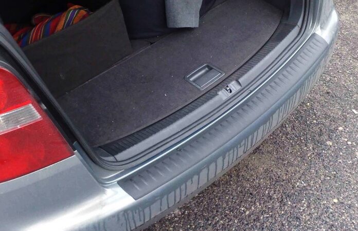 Nášlap kufru Volkswagen Touran 2003-2009