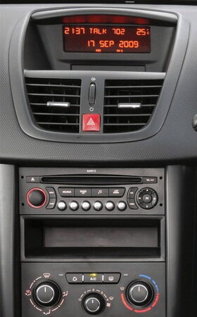 Redukce pro 9" autorádio Peugeot 207 2006 -2015