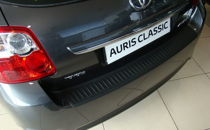 Nášlap kufru Toyota Auris I r.v. 2010-2012