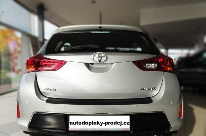 Nášlap kufru Toyota Auris II r.v. 2012-2014