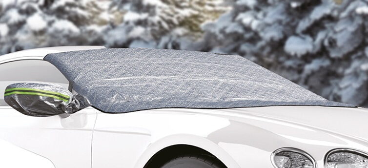 Magnetická clona na přední okno a zrcátka s reflexními pruhy SHERON 155 x 126 cm