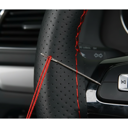 Potah volantu perforovaný černý s červenou nití 37-38cm