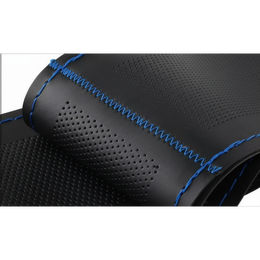 Potah volantu perforovaný černý s modrou nití 37-38cm