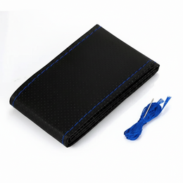 Potah volantu perforovaný černý s modrou nití 37-38cm