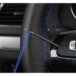 Potah volantu perforovaný černý s modrou nití 37-38cm