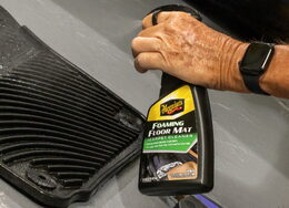 Meguiar's Foaming Floormat & Carpet Cleaner - čistič textilií a autokoberečků, 473ml
