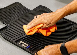 Meguiar's Gold Class Luxury Matte - ochrana vnitřních plastů a kůže, matný vzhled, 473ml