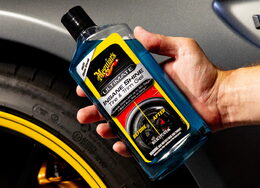 Meguiar's Ultimate Insane Shine Tire & Trim Gel - lesk na pneu a nelakované plasty, 473ml