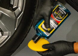 Meguiar's Ultimate Insane Shine Tire & Trim Gel - lesk na pneu a nelakované plasty, 473ml